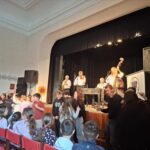 🎶 Cimbálová muzika Réva roztančila naši školu!